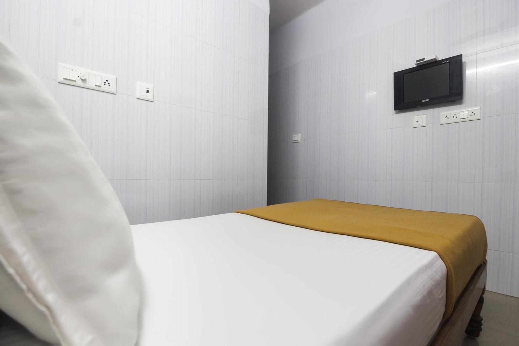 Hotel O Jks Deluxe Lodge Udaiyarpalaiyam Zewnętrze zdjęcie