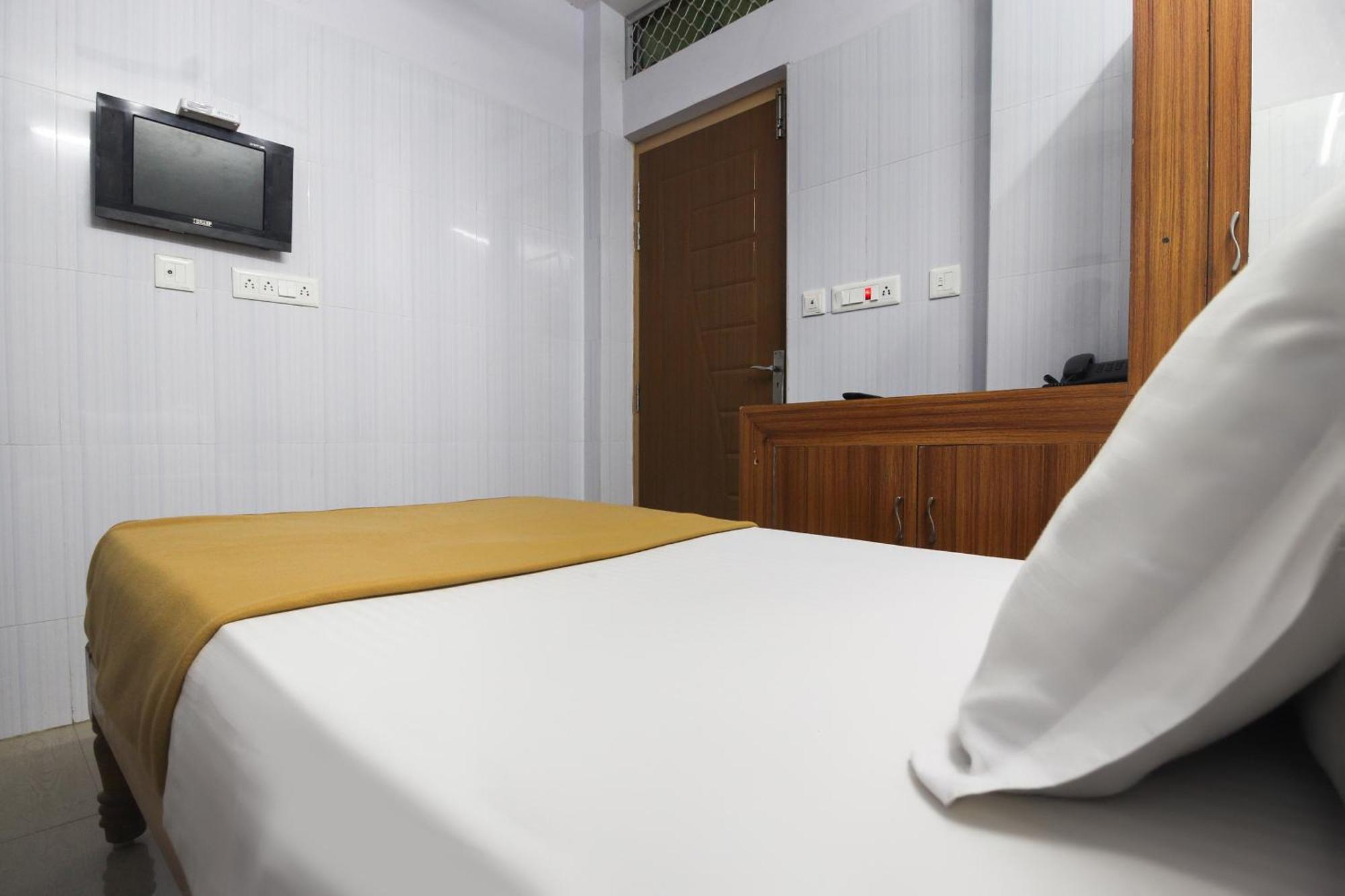 Hotel O Jks Deluxe Lodge Udaiyarpalaiyam Zewnętrze zdjęcie